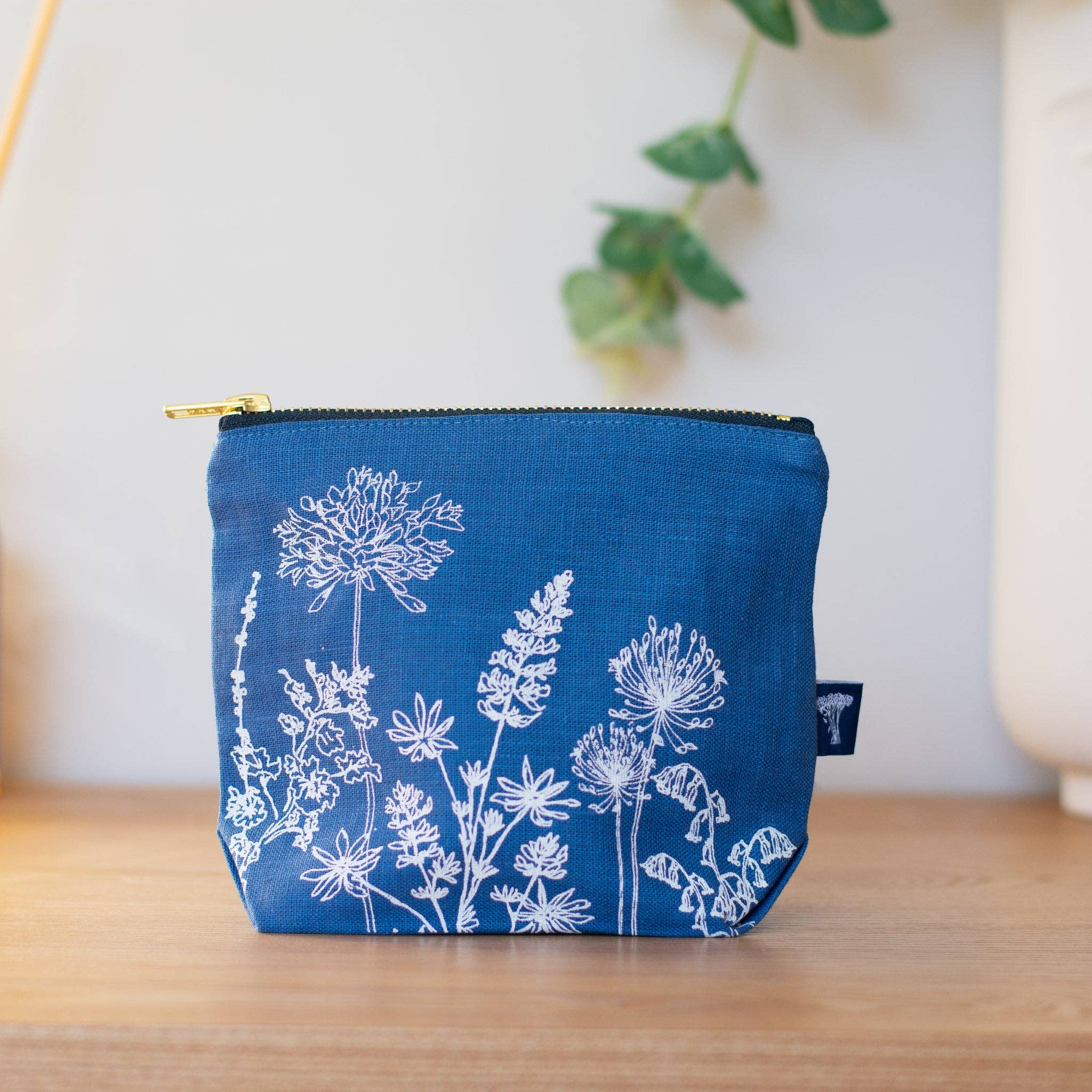 Helen Round - hand printed linen (US Duties Paid) – wholesale Make-up/cosmetic bag – Linen Makeup Bag, Waterproof Lined, Floral Cosmetic Bag1