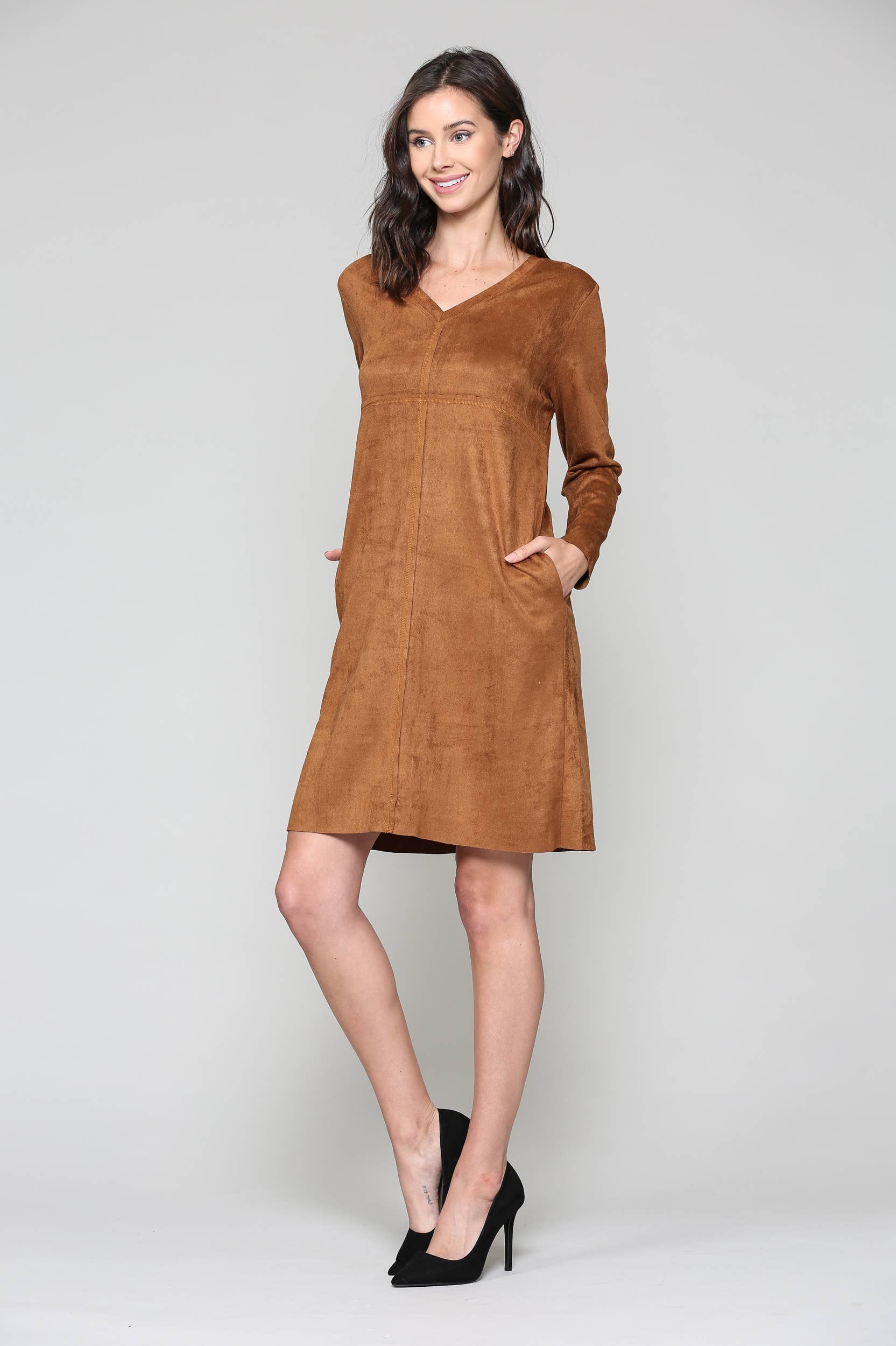 Joh Apparel – wholesale Klänning - Dam – Aurora Stretch V-ringad mocka klänning med fickor33