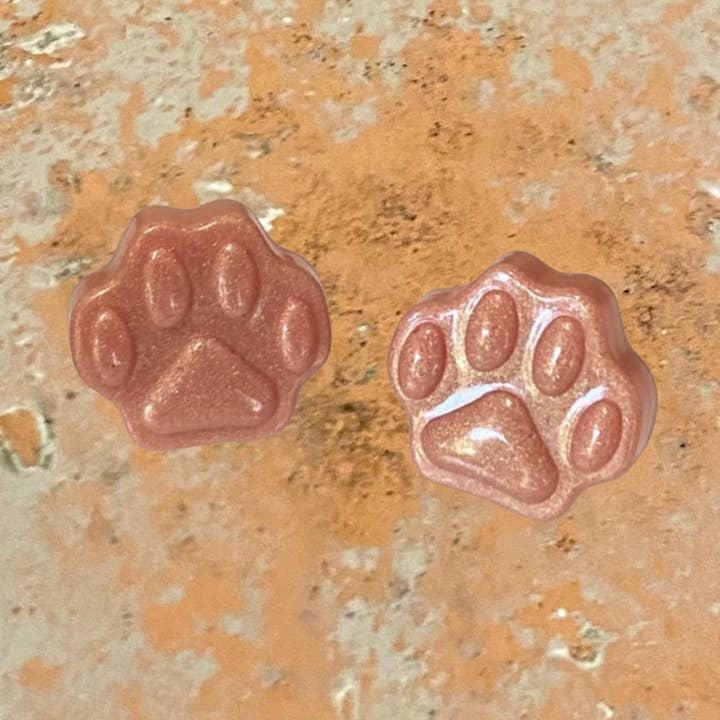 Orecchini a bottone a forma di zampa per la vendita all'ingrosso da parte di Blissfull Living