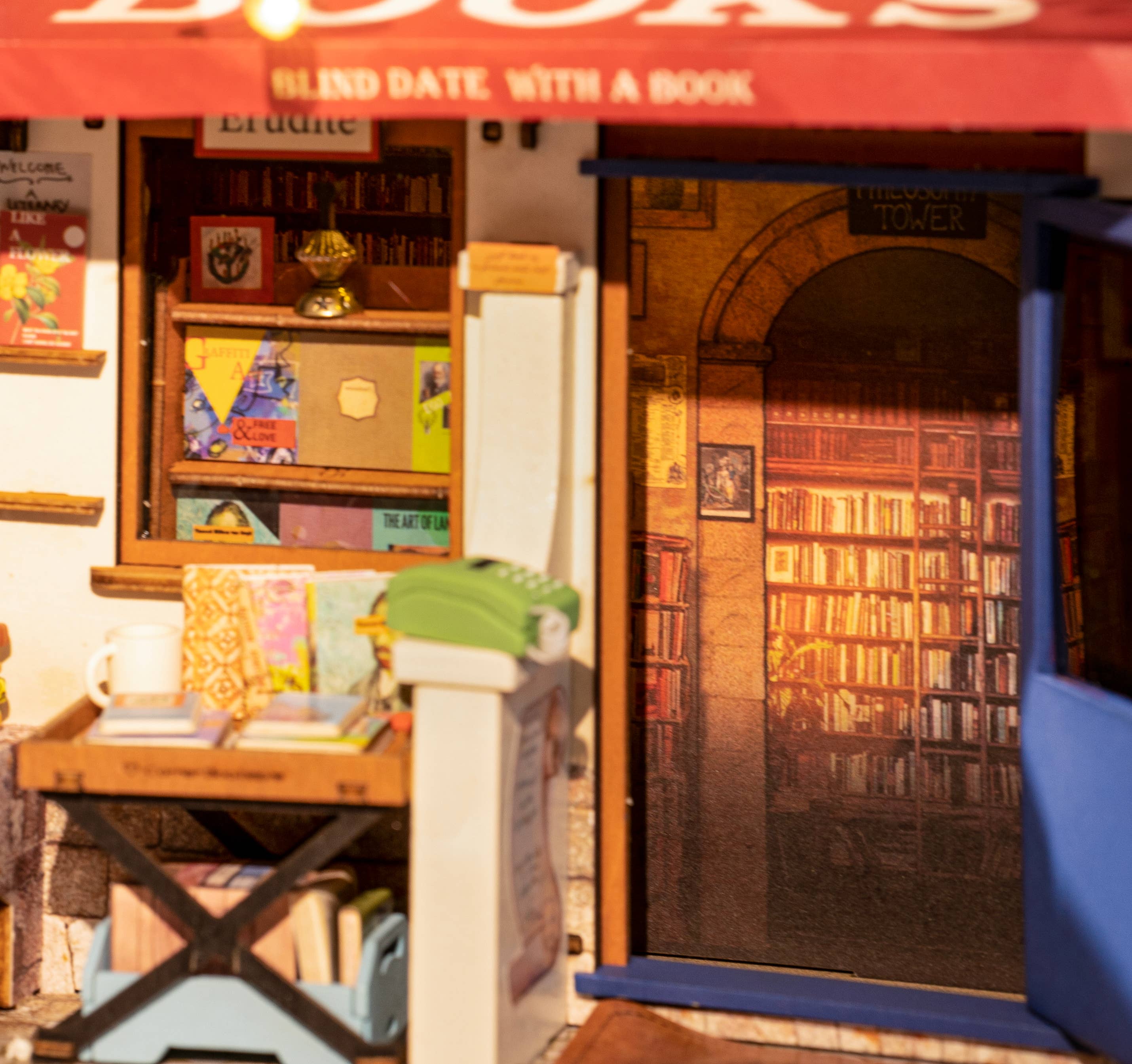 Robotime – Großhandel Bastelset – DG164 Corner Bookstore Rolife Miniaturhaus-Set zum Selbermachen12