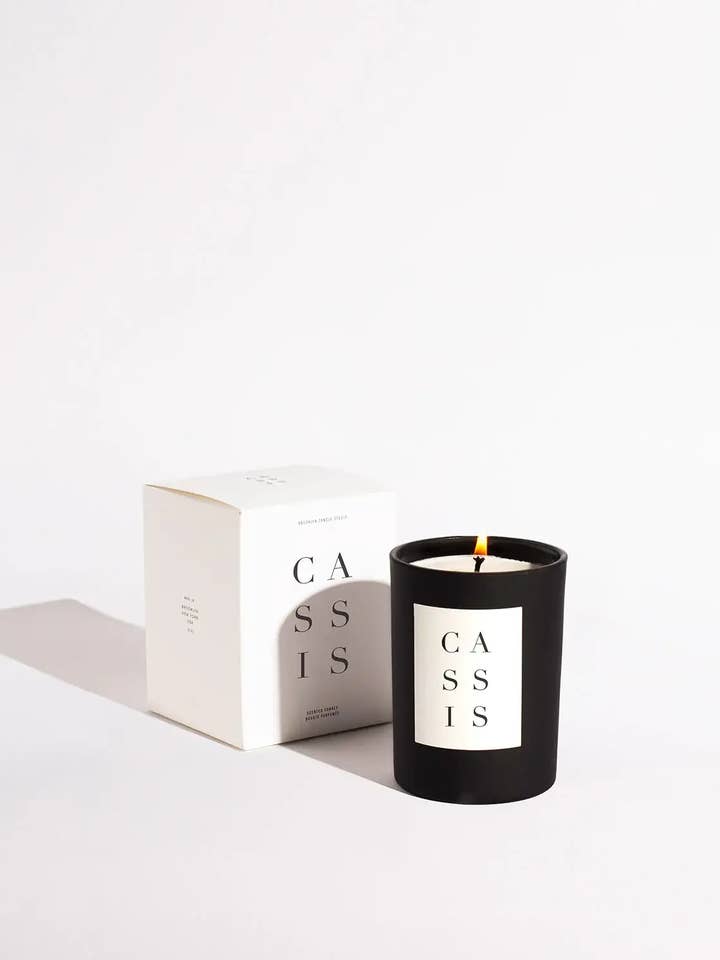 Cassis Noir Lys for engroshandel hos Brooklyn Candle Studio (EU)