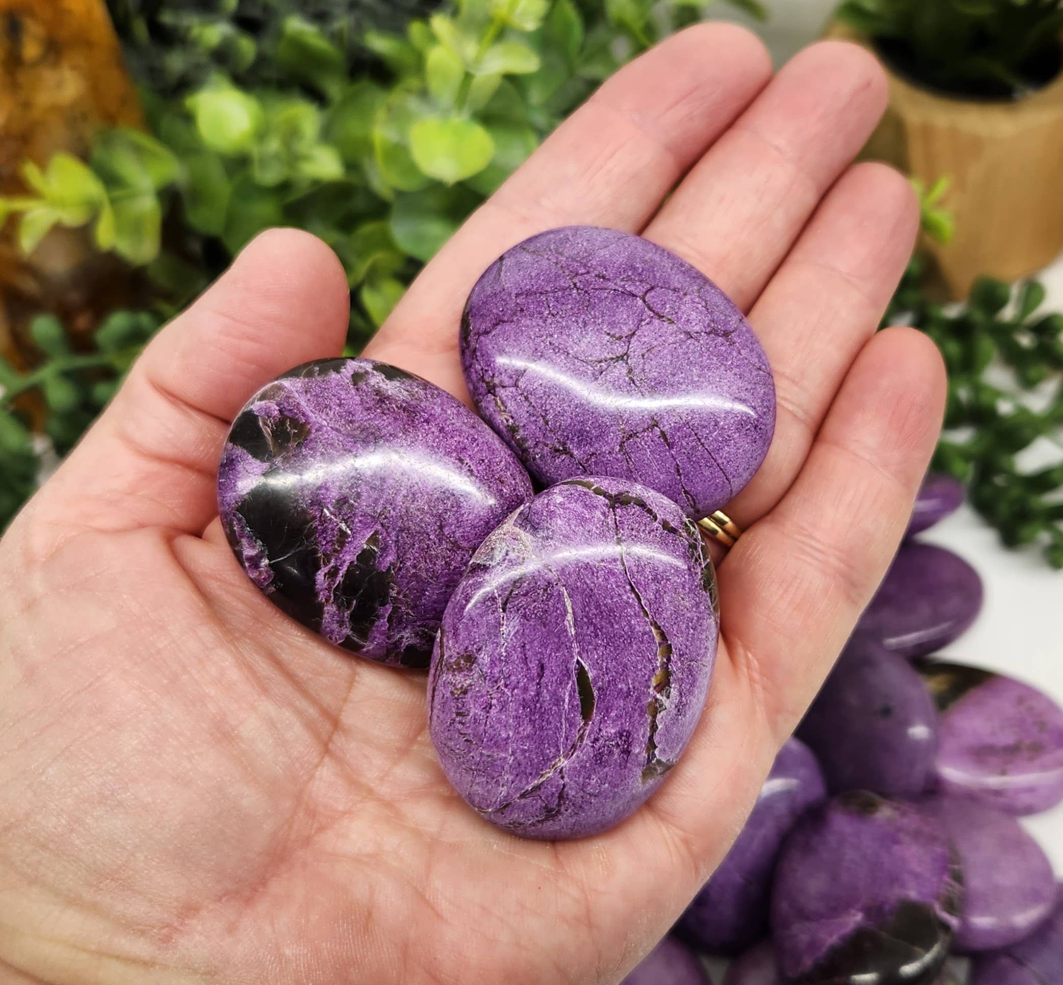 Meraki Gemstones - Vendita all'ingrosso Pietra/cristallo spirituale - Pietre preziose di palma in stichtite (45x35x15mm)6