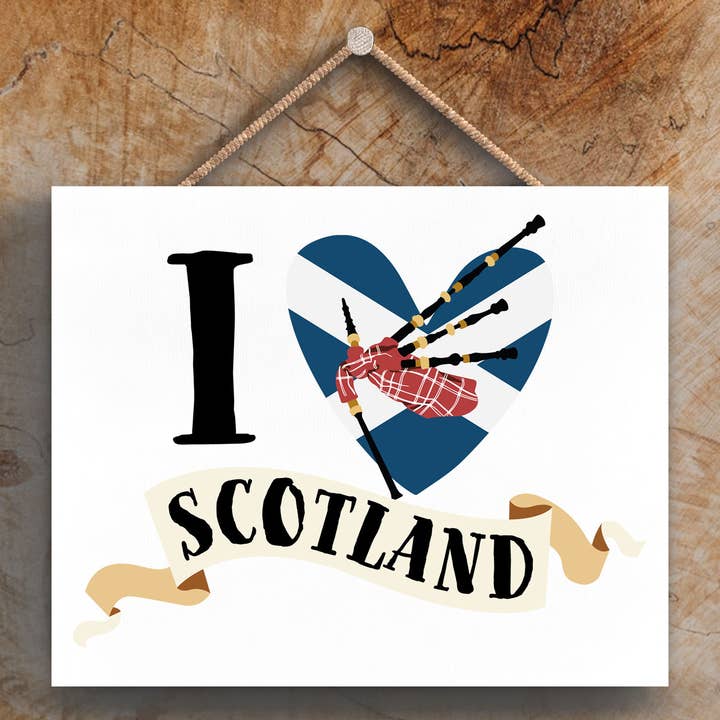 I Love Scotland sækkepipe-tema hængende plade i træ for engroshandel hos Vivid Squid Wholesale