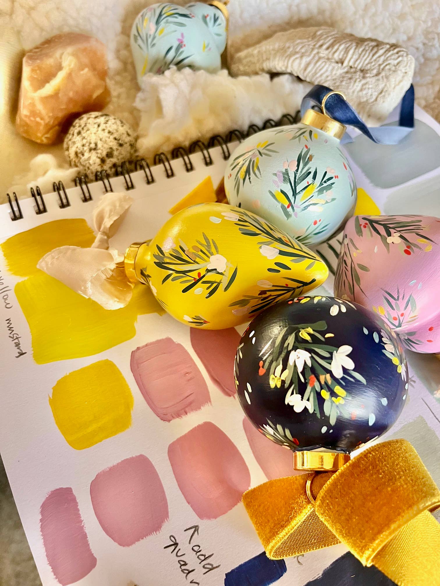 Wildsky Studio - Vente Objets de décoration - Ensemble de décorations peintes à la main (4 couleurs)2