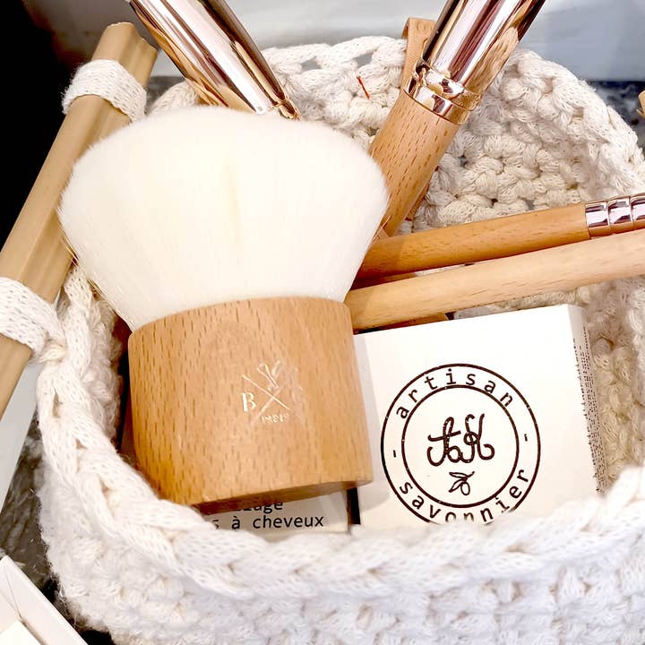 Brush soap for makeup, brushes and combs for wholesale by Entre Olive et Lin