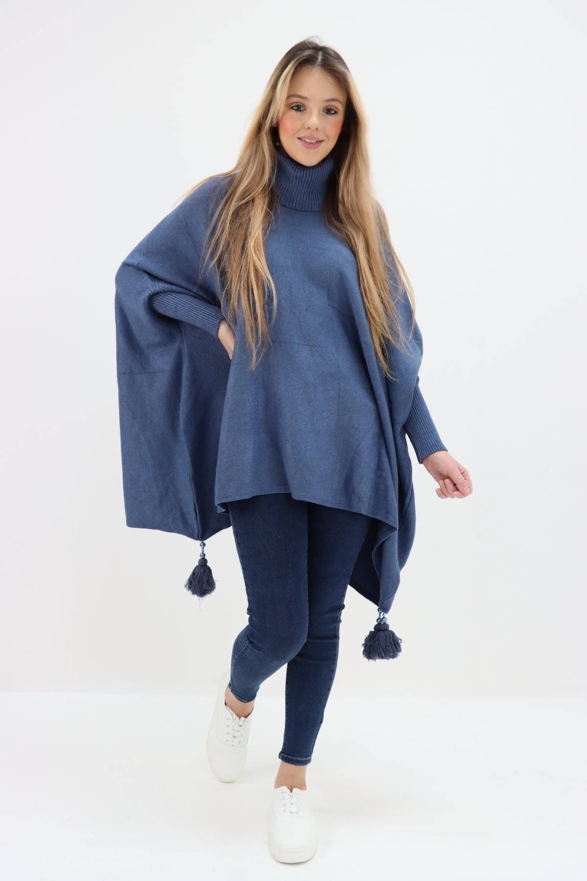 Miss Bold - Vente Poncho – femme - Poncho tunique italien à col bénitier et manches chauve-souris à pompons7