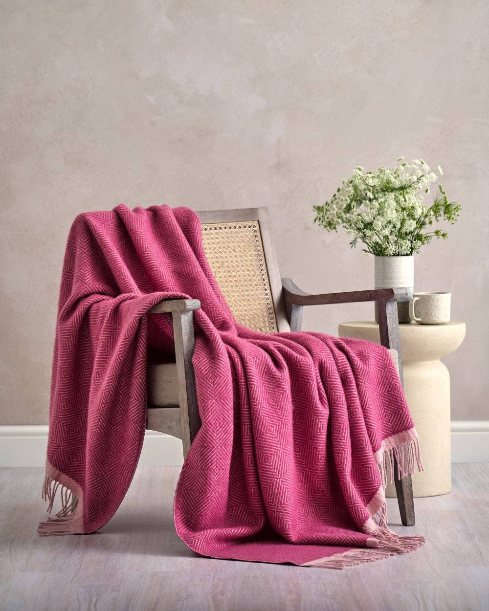 The British Blanket Company – wholesale Throw blanket – Wildweave Blanket: Clover and Briar Rose1