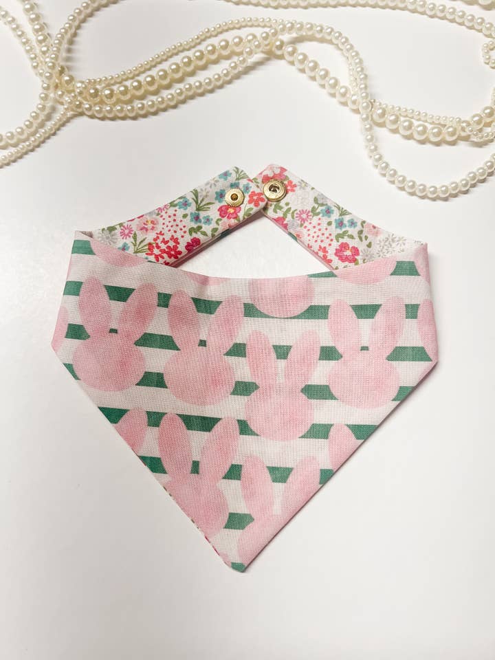 Bandana réversible pour chien Bunny on Stripe, collier à pression pour le printemps pour la vente par StellaLoo