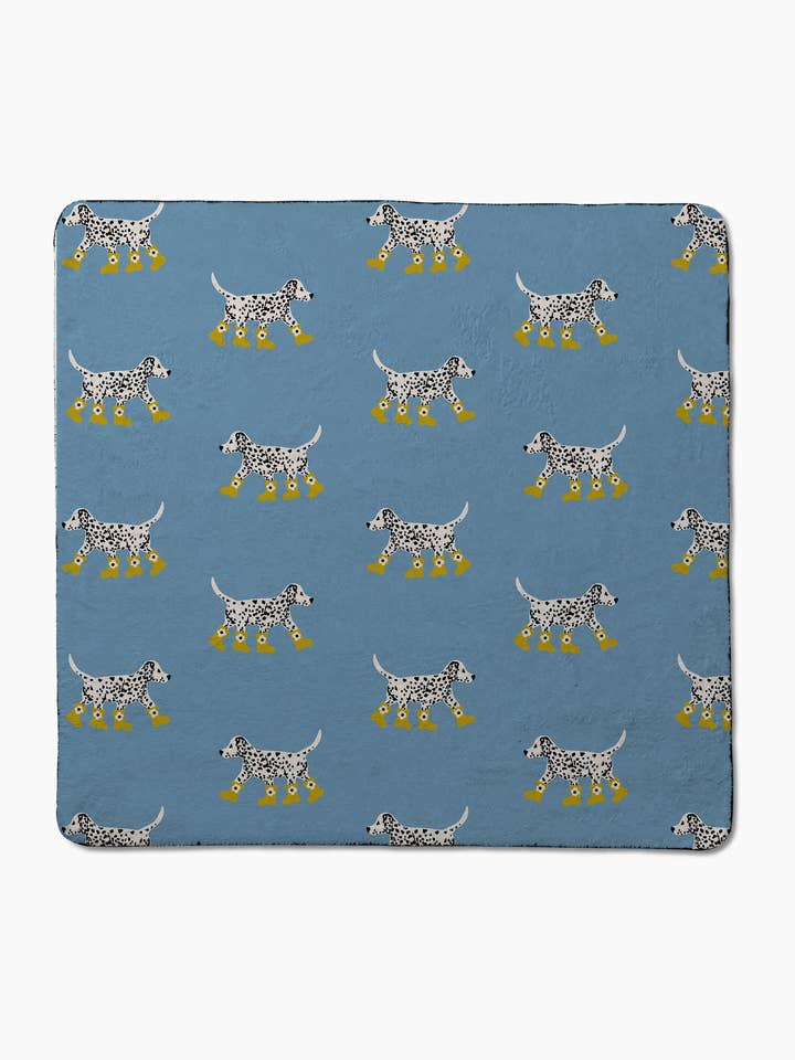 Toalla de felpa azul con dálmata en botas para venta al por mayor de Geometry