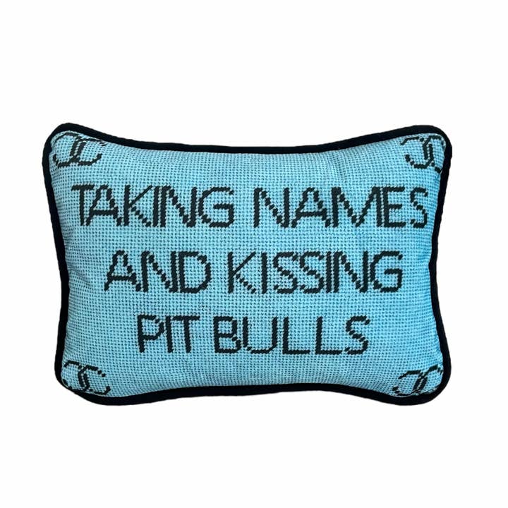 terciopelo TOMANDO NOMBRES Y BESANDO PIT BULLS cojín personalizado para venta al por mayor de Mommani Threads
