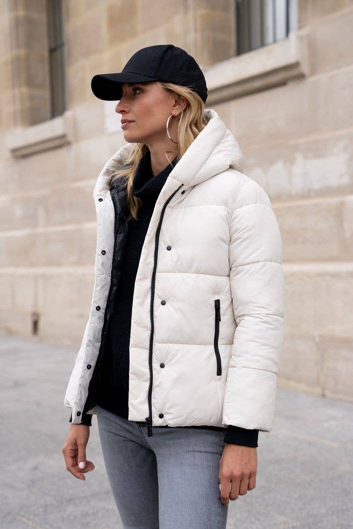 Attrait Paris - Wholesale Puffer Jacket - Women's - Short hooded jacket with side edges0