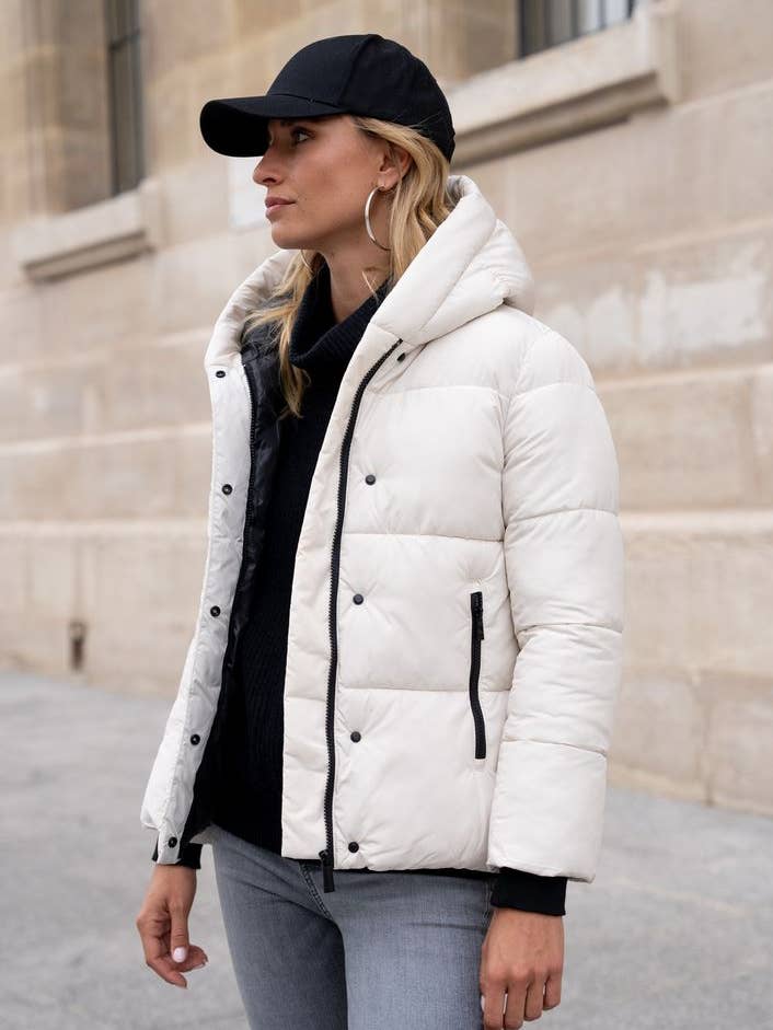 Attrait Paris - Wholesale Puffer Jacket - Women's - Short hooded jacket with side edges0