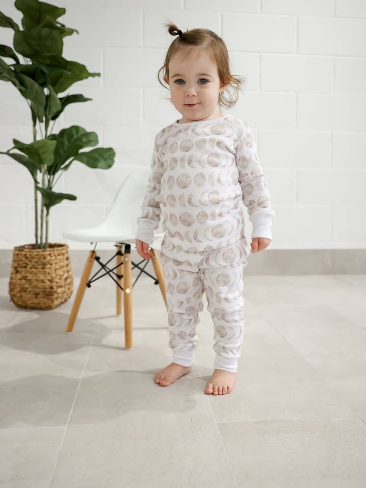 Gaia Baby Goods – wholesale Pyjamasset - Barn – Ekologisk bomull Baby/Småbarnspyjamas i Luna Moon Print5