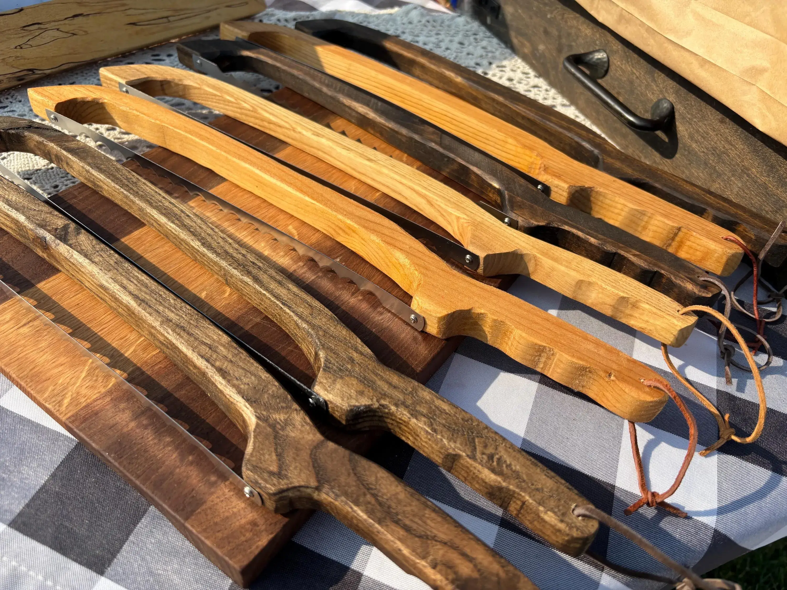 Pagel & Sons - Vente Couteau de cuisine/multi-usage - Couteau à pain artisanal en bois de noyer dentelé pour pain au levain6