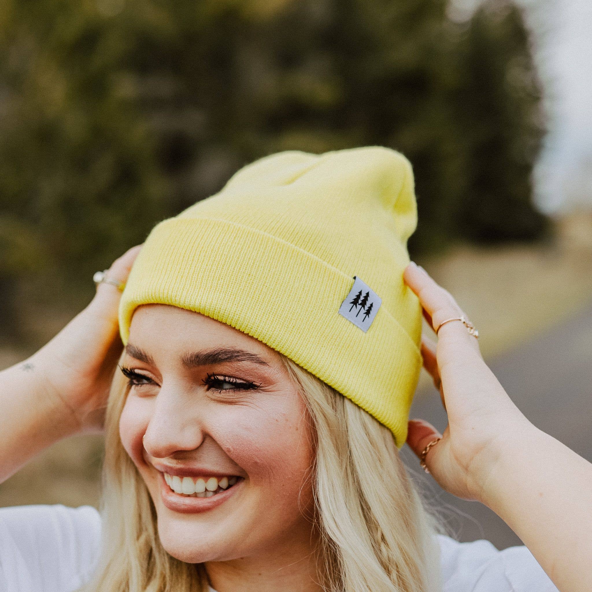 Amarelo Gorro Foldover Três Árvores para venda a revendedores na Faire