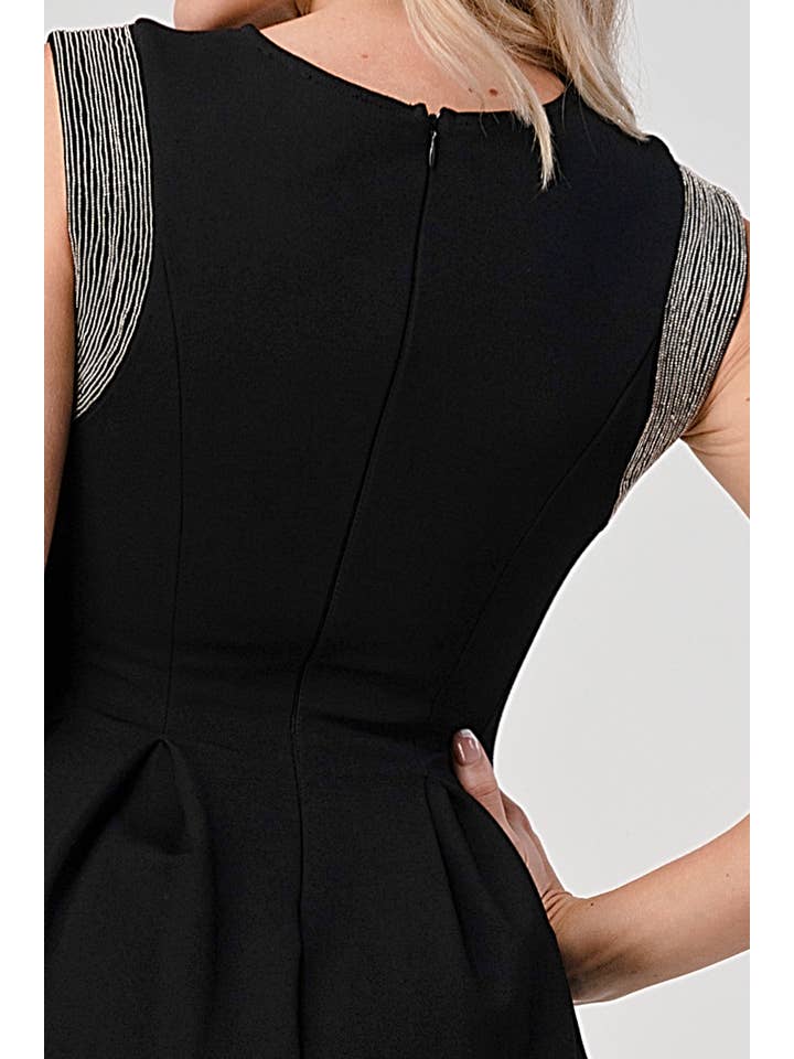 SCHWARZ Miro-Kette Detailliertes Plissee Kleid für den Großhandel auf Faire6