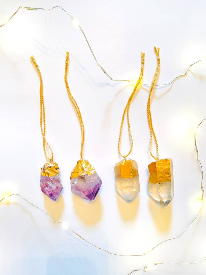 Ornements en cristal de quartz et d'améthyste pour la vente par Maple + Love