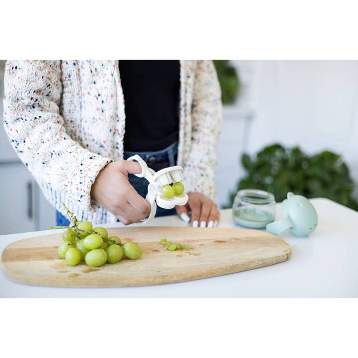 Ubbi - Wholesale Kitchen Tool/Gadget - Dual Grape Cutter