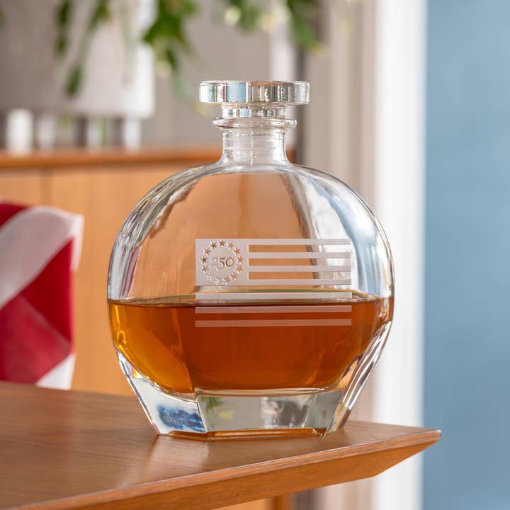 Carafe à whisky 23oz drapeau Betsy Ross America250™ pour la vente par Rolf Glass