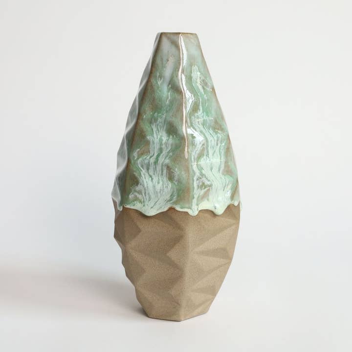 Vasi fantasia oblique sottili verde corallo per la vendita all'ingrosso da parte di By Alejandra Design