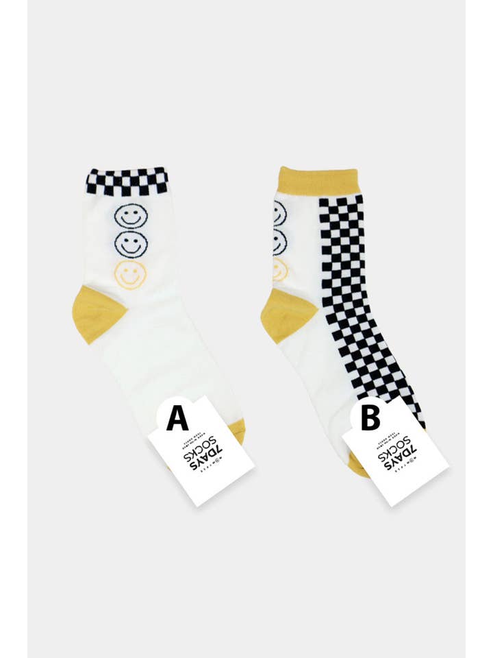 7DAYSSOCKS - Wholesale Socks - Women's - Women's Crew Check Board Smile Mismatched AB Socks1