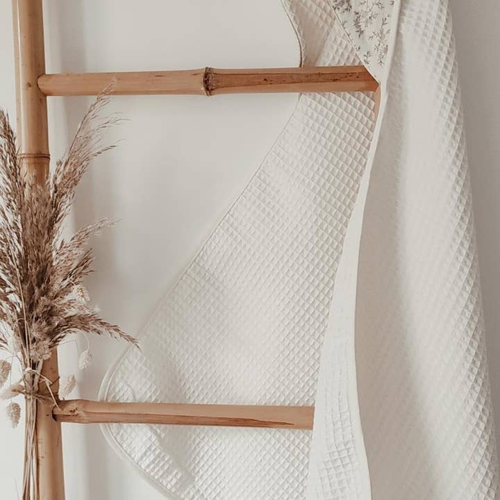 Les p'tites Merveilles de Bérénice - Wholesale Hooded Towel - Kids & Baby - “Louison” baby bath cape in organic cotton honeycomb sponge4
