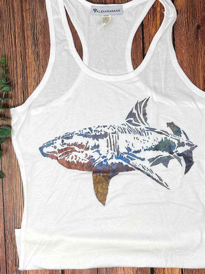 Tanque de ioga feminino pintado à mão com tubarão por atacado de Third Wolf Designs