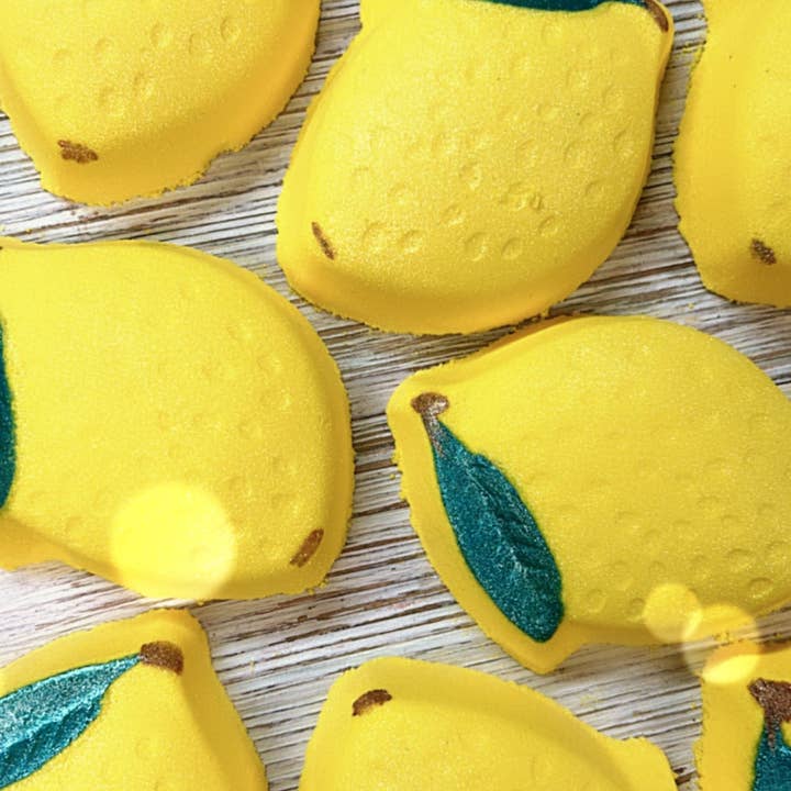 Lemon bath bomb for wholesale by Fizz Soakery
