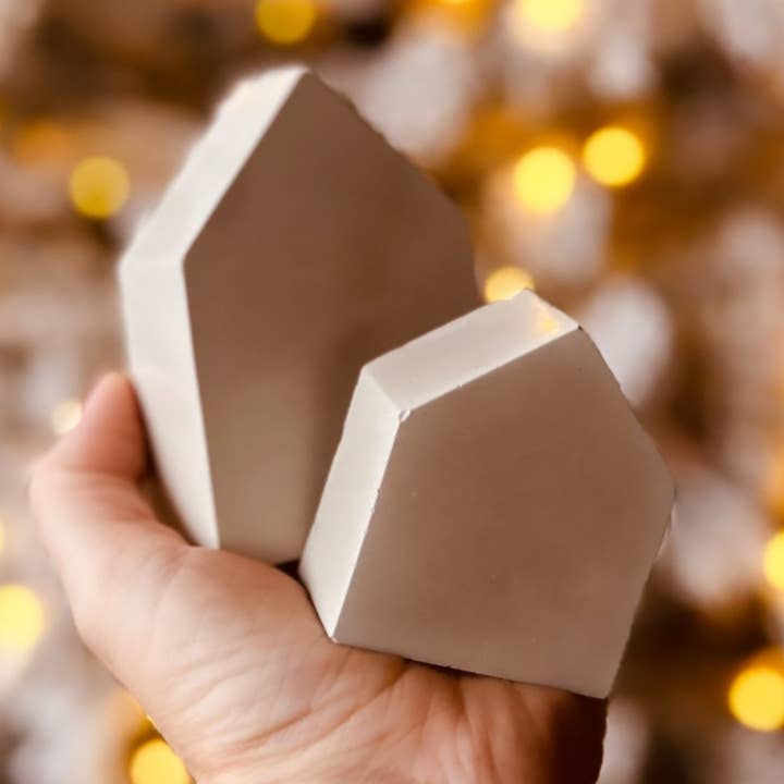 Huizen met kerstdecoratie | ws voor wholesale door Wind + Willow Co.