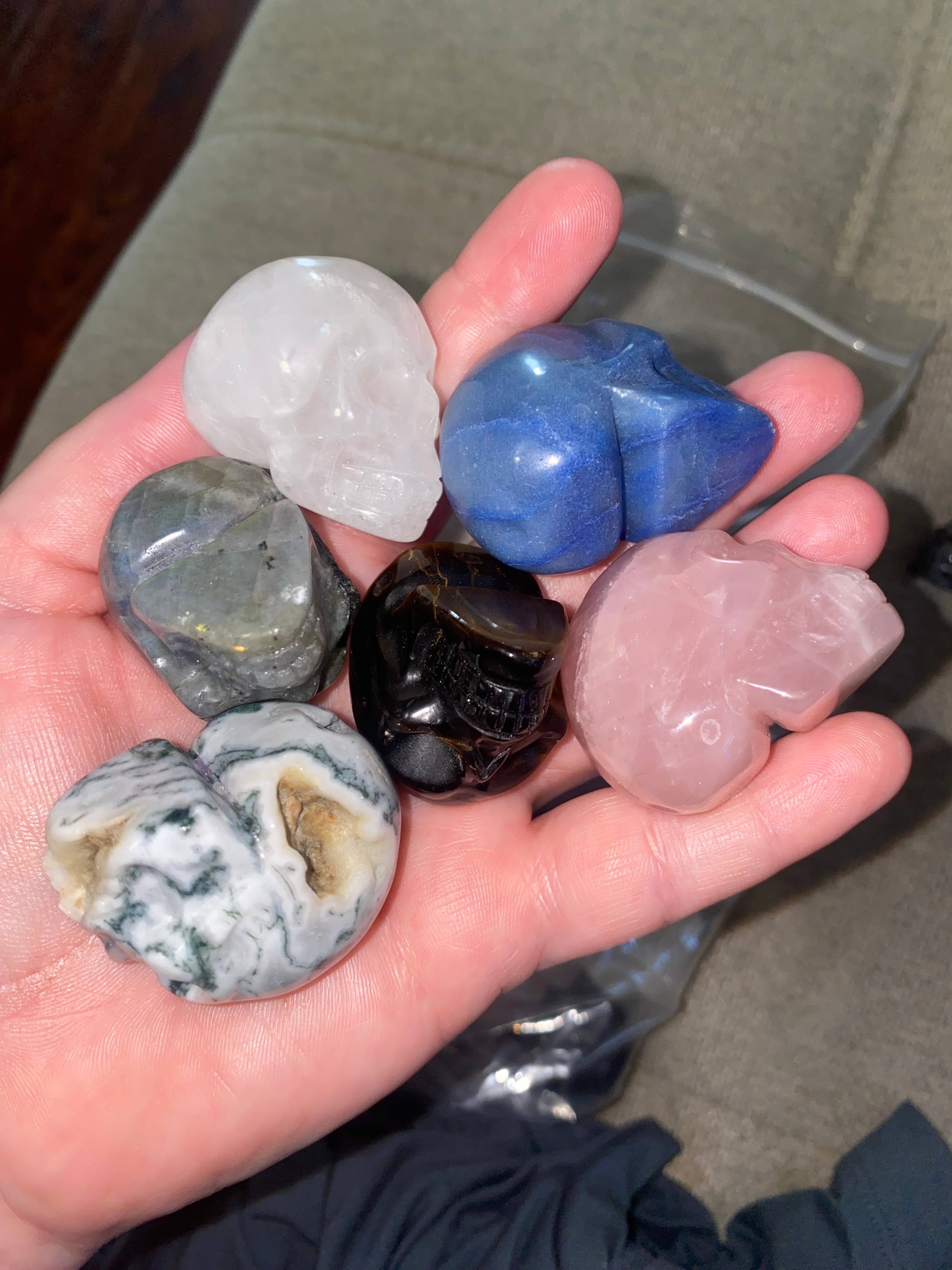 Moon River Designs - Vente Pierre et cristal de spiritualité - Petits crânes de cristal Mystery Skulls 3,8 cm2