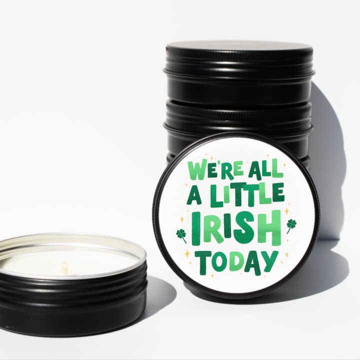 Candela di soia in latta da viaggio "Oggi siamo tutti un po' irlandesi" – 2 oz per la vendita all'ingrosso da parte di Val Viola Candles