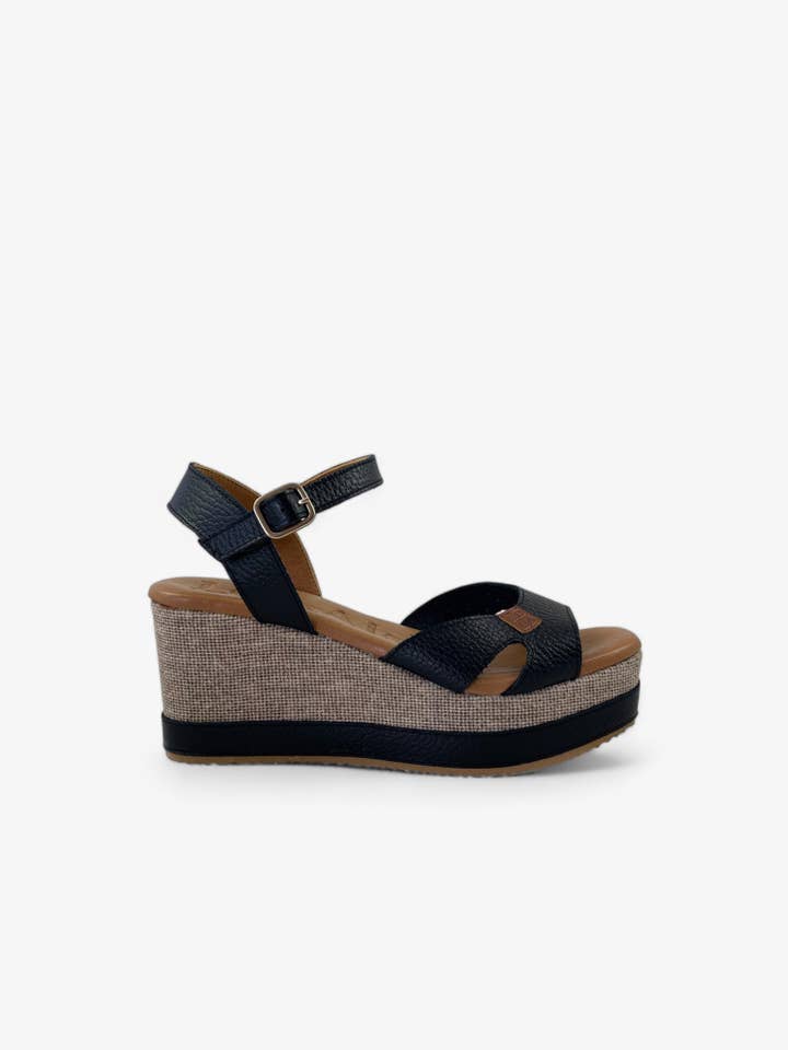 Sandales compensées noires SAVINA pour la vente par Lola Almagro