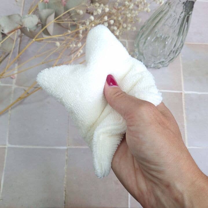 Alice et Jeanne – wholesale Exfoliating gloves/mitts – Mini glove for sensitive skin Léa3