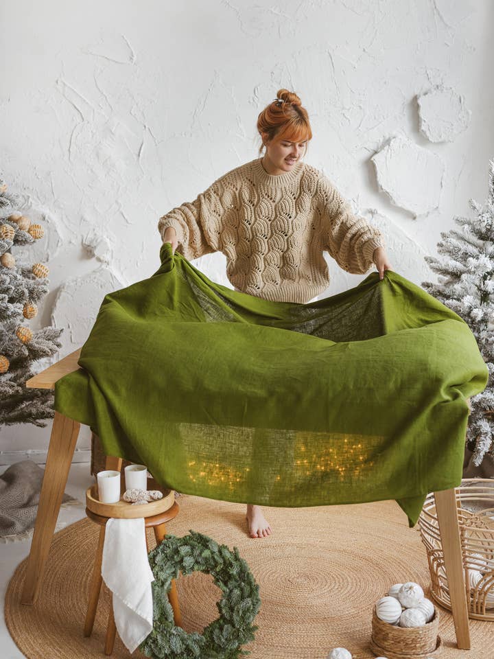 Nappe en lin pur, Vert Mousse, Décoration de table parfaite pour la vente par Epic Linen