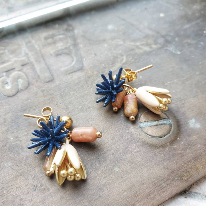 Zara – Örhängen i natursten och emalj för wholesale av matins parisiens