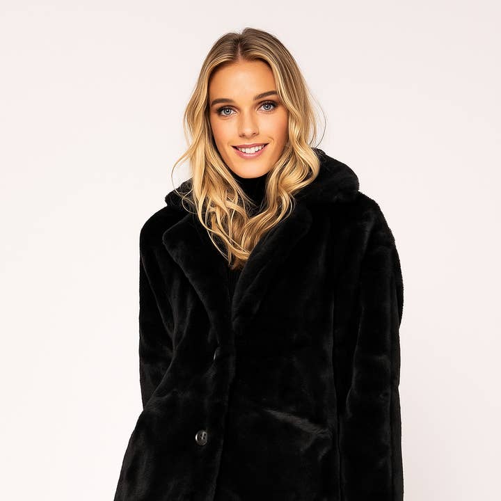 Straight-cut faux fur coat - Y152 and other Purchase Wholesale für selbstgemachte möbel. Free Returns & Net 60 Terms on Faire trending on Faire.