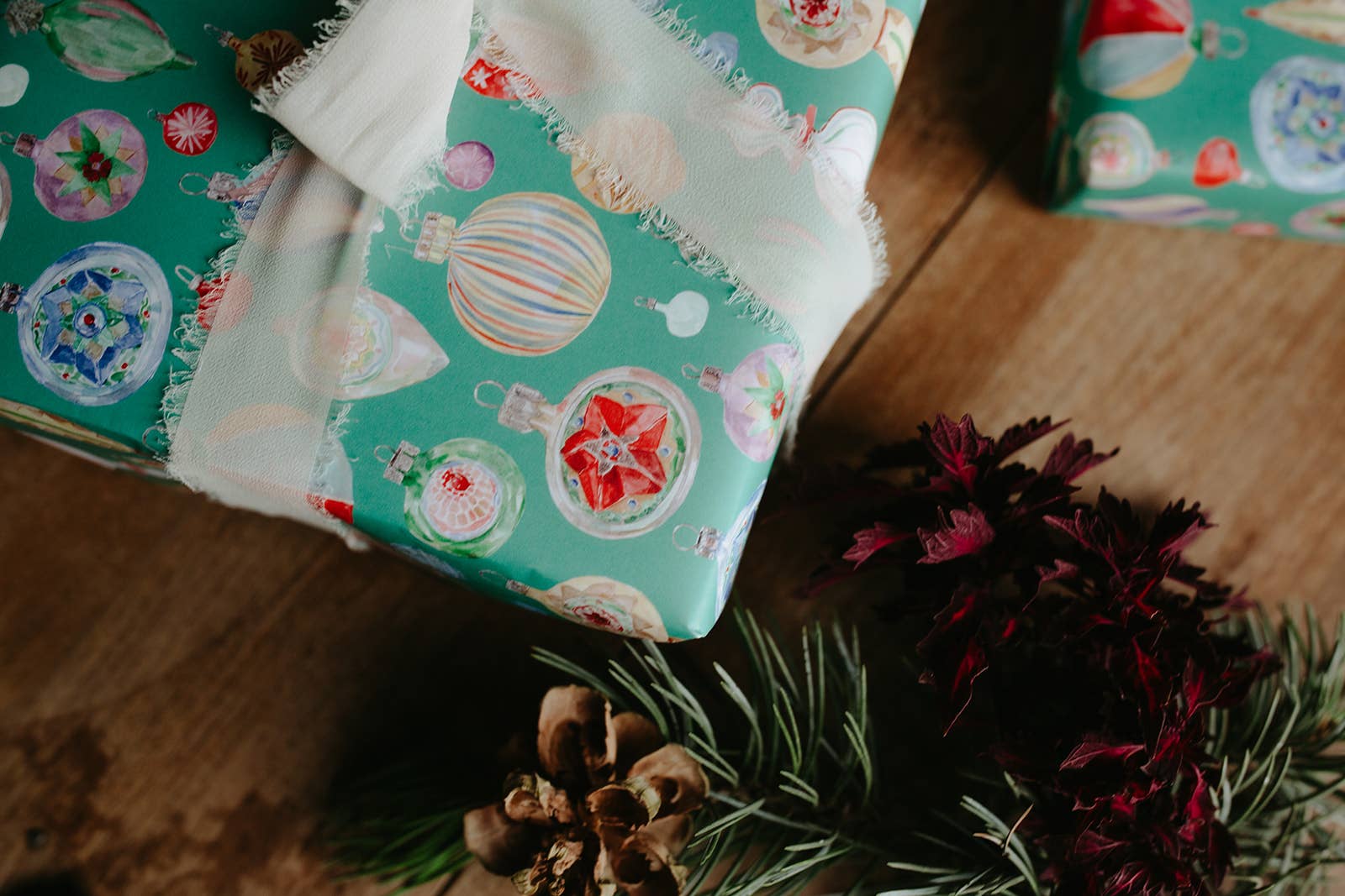 Lana's Shop - Wholesale Wrapping Paper Roll - Vintage Ornaments Gift Wrap Roll1