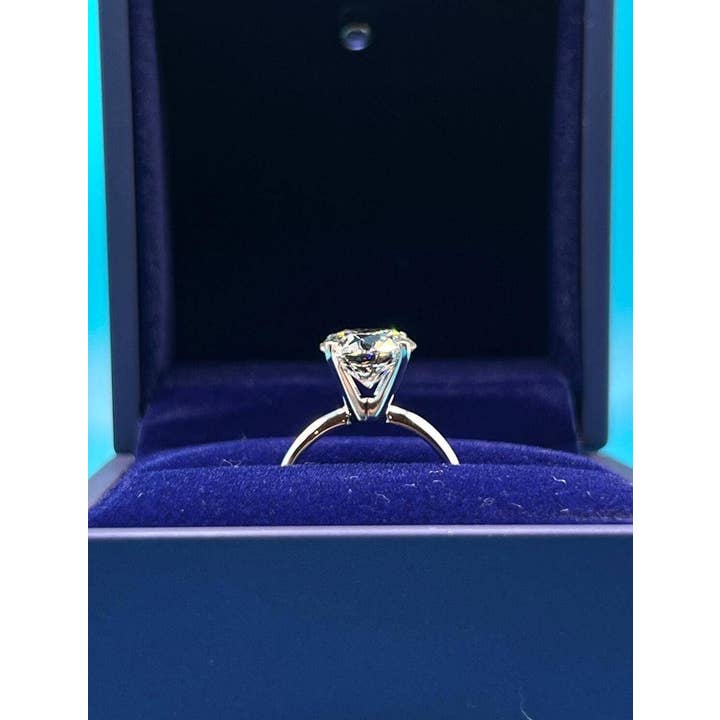 Elegant Jewels - Wholesale Engagement ring - 6 CT Round Lab Grown Diamond 14K Gold Solitaire Ring
4