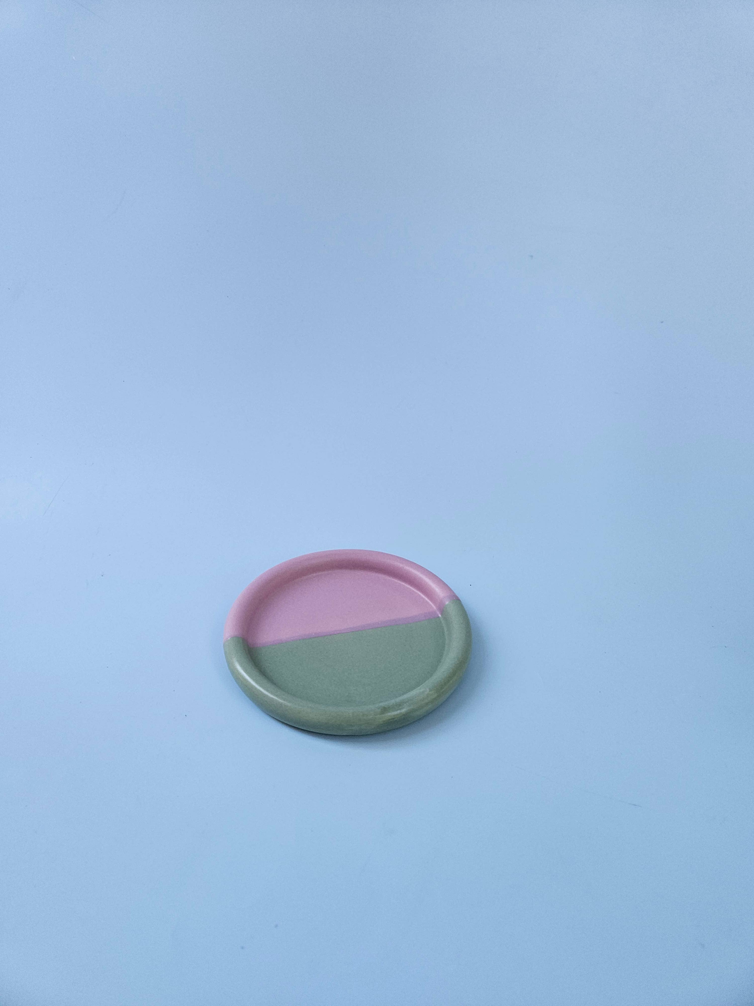 Bad Dogs Studio – Base de copos por atacado – Base de Copos Meio a Meio • Cerâmica Artesanal Colorida1