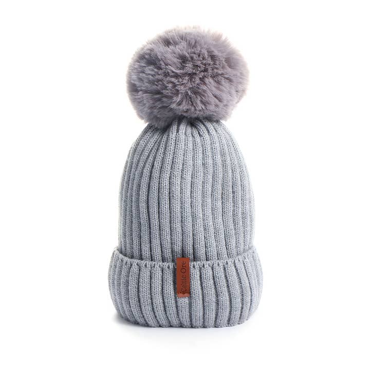 Cappello di lana grigio IRS-050D con grande pompon e righe. per la vendita all'ingrosso da parte di Celtic Ore Crafts