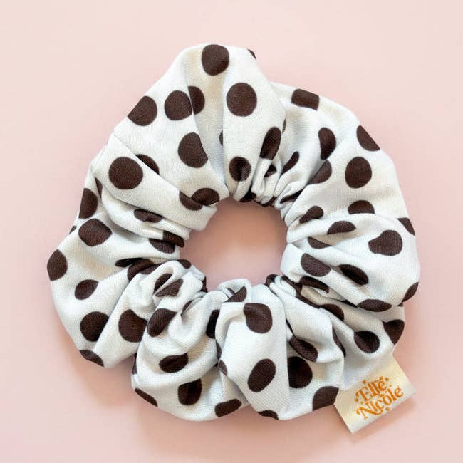 Scrunchie - Lunares marrones *nuevo y mejorado tejido extra suave* para venta al por mayor de Elle Nicole