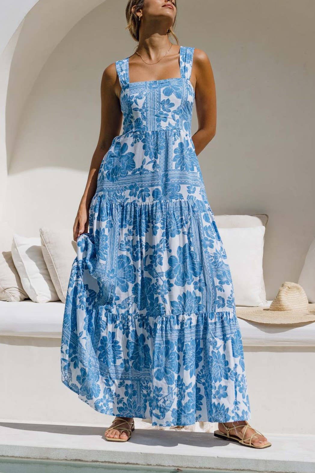 Rosa Clothing - Vente Robe – femme - Robe midi évasée à volants florale bleu bohème avec nœud à l'arrière0