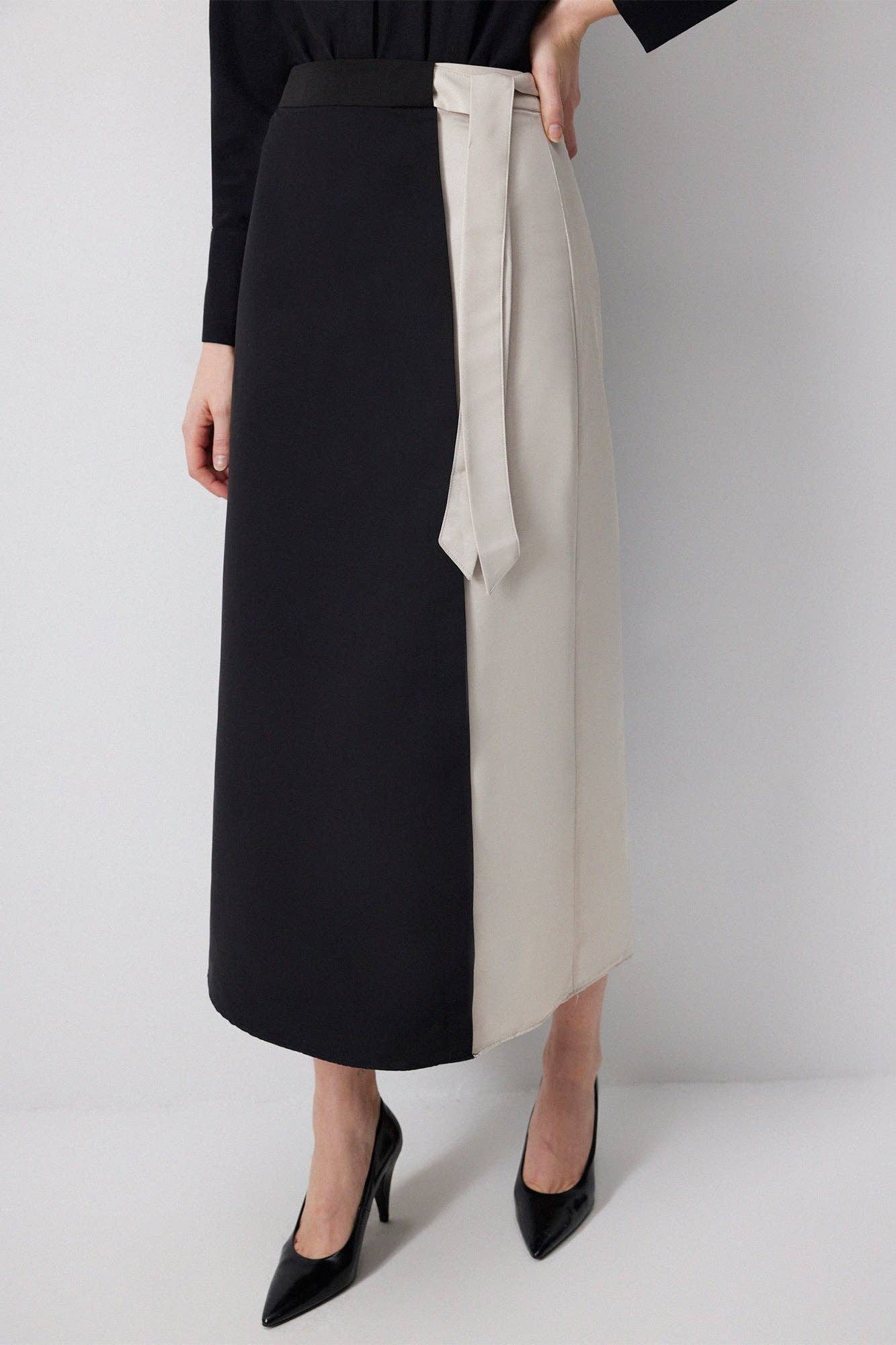 Black Two-Tone Contrast Wrap Midi Skirt
 for wholesale on Faire2