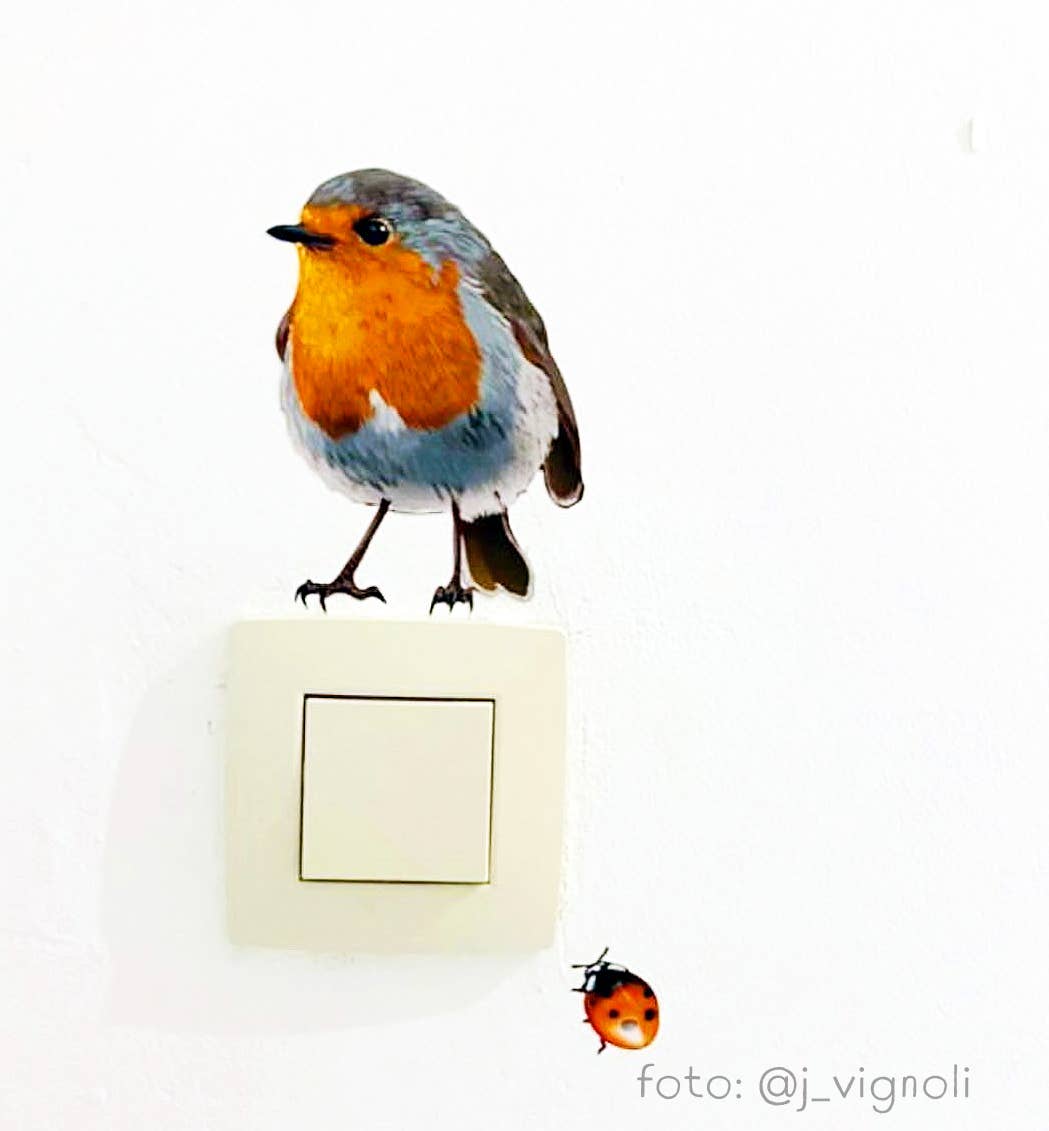 MYRTE – wholesale Fönster-/väggdekal – Väggdekor med rödhakeillustration12