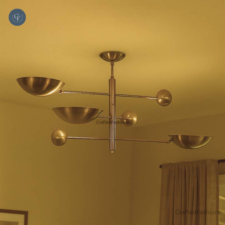 3-lys mid-century rå messing sputnik lysekrone, justerbart design for engroshandel hos Crafted Fashions