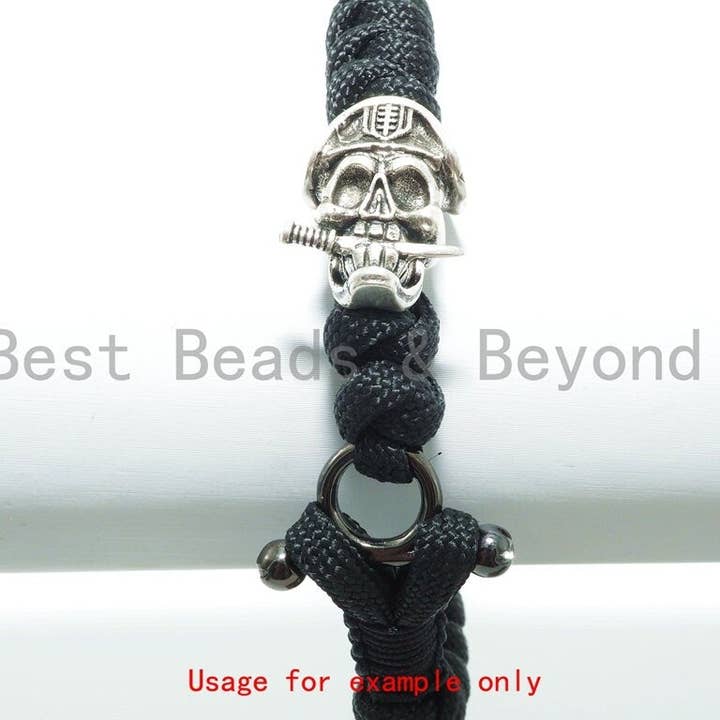 BestBeads&Beyond - Vendita all'ingrosso Ciondolo/pendente - Perline Paracord teschio pirata antico, perline braccialetto sopravvivenza paracord, cordino portachiavi che fa risultati, gioielli fai da te 15x21x11mm, sku #Y1021