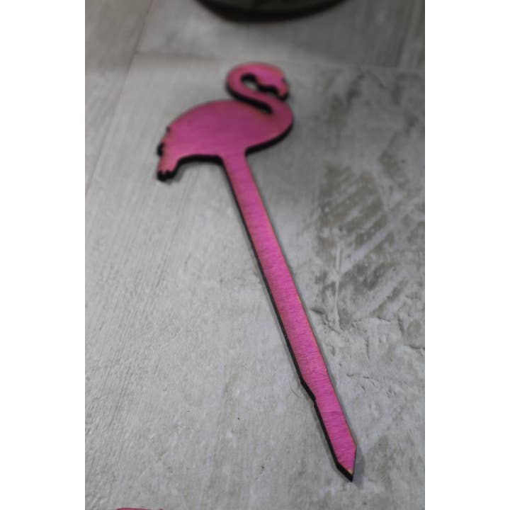 Raven Design - Wholesale Garden/Lawn Stake - Pink Flamingo // Wooden Plant Stake1