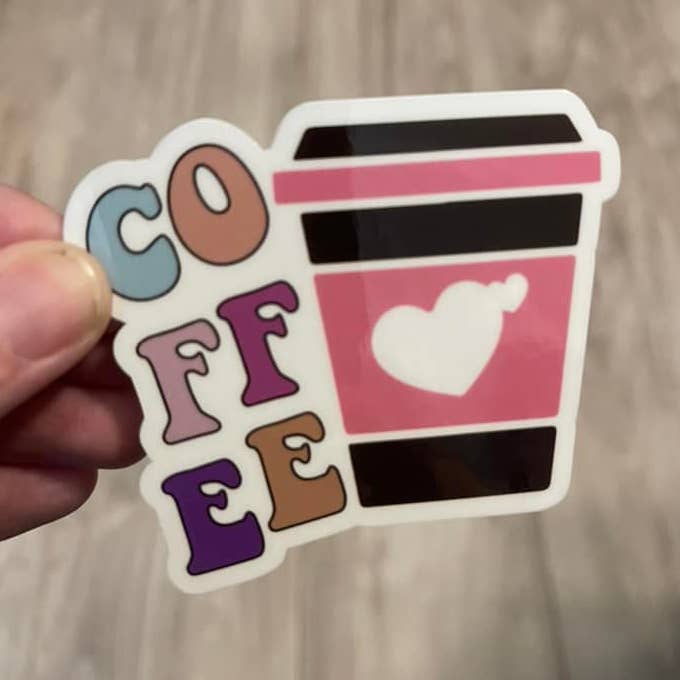 Autocollant en vinyle découpé en forme de cœur pour tasse à café pour la vente par Prairie Chicken Sticker Shop & Gifts