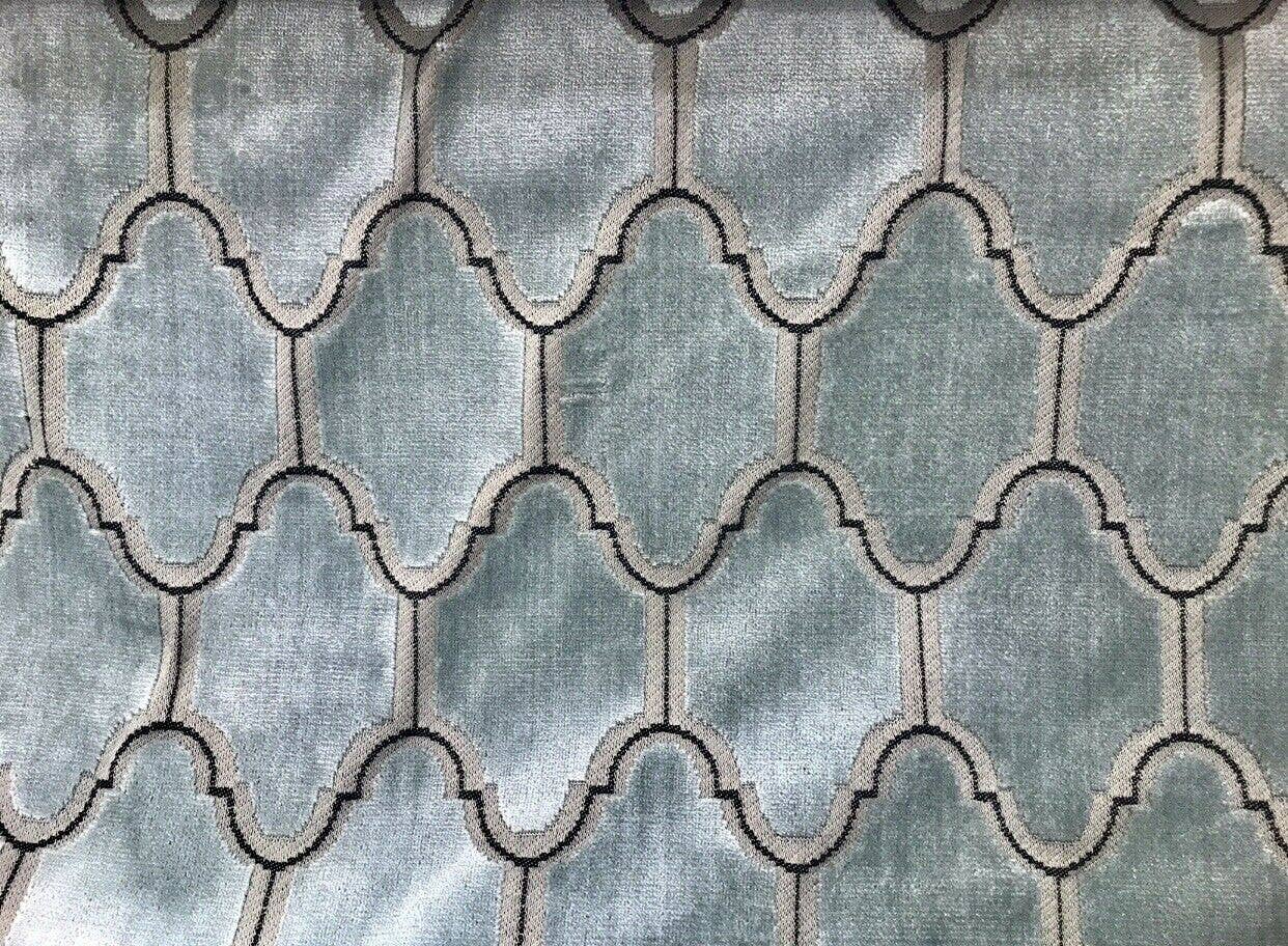 Fancy Styles Fabric – wholesale Tygrulle – Ny! Italiensk burnout geometrisk sammetstyg - möbeltyg, fransk ljusblå1