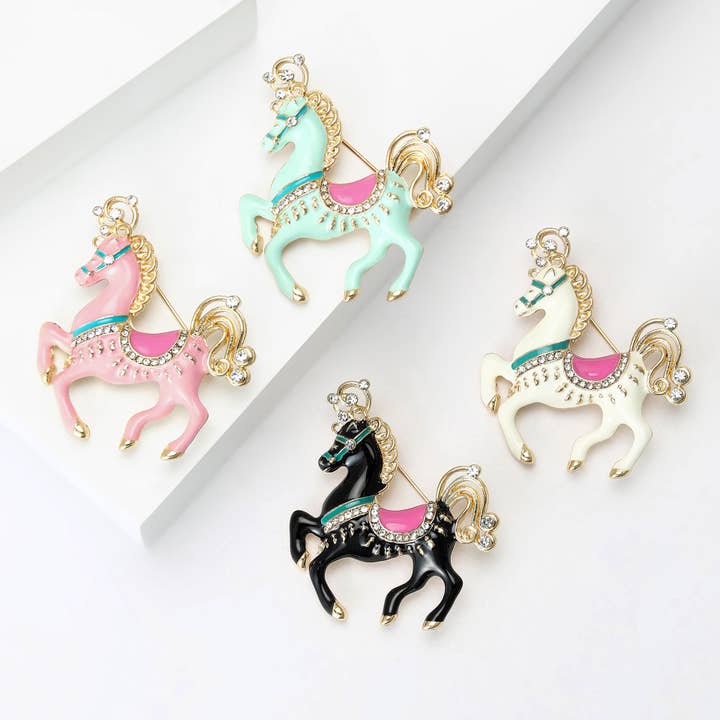 Lunefuld karrusel hestebroche, emalje pony dyrenål for engroshandel hos Tourtiwi